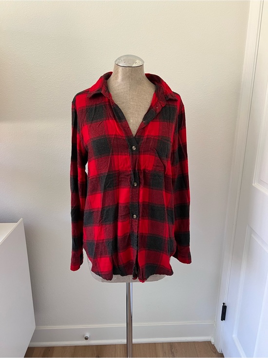 American Eagle Outfitters Tops - American Eagle Outfitters Red and Black Plaid Shirt